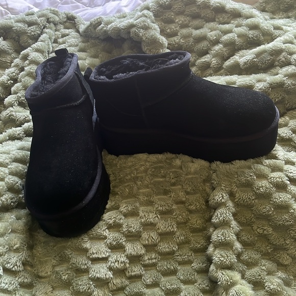 UGG Classic Ultra Platform Minis - Picture 4 of 6